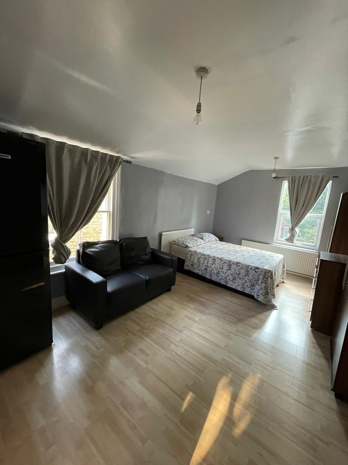 Large Double Room Albert Square, Stratford/Maryland E15 1HH